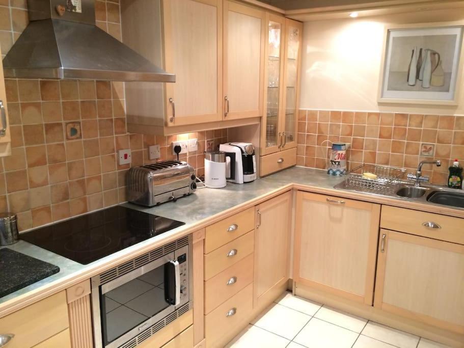 Torquaytownhouse With Hot Tub 200m From - Free Wifi Sky Glass *